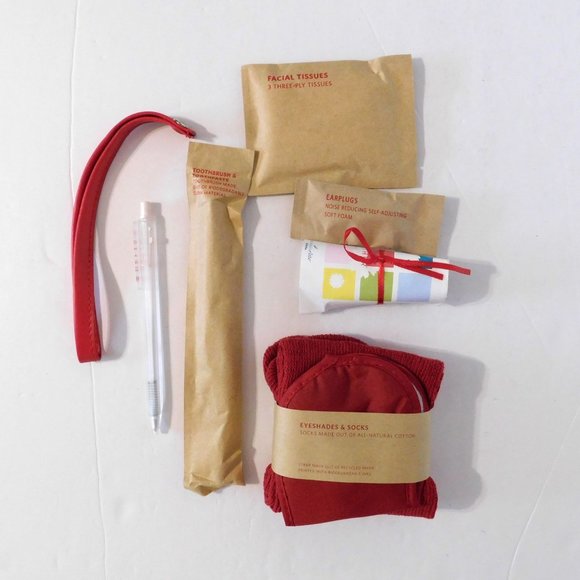 Delta Airlines 1st Class Travel Amenity Kit Red Snap Detachable Strap NEW - Picture 4 of 4